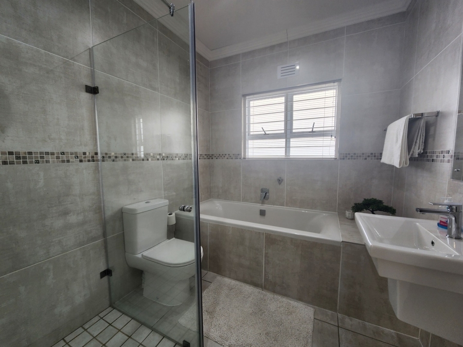 3 Bedroom Property for Sale in Sunningdale Western Cape